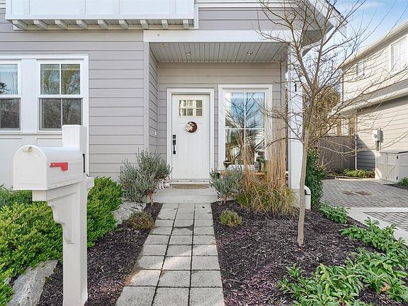 4th image of 3120 Washington Ave #1