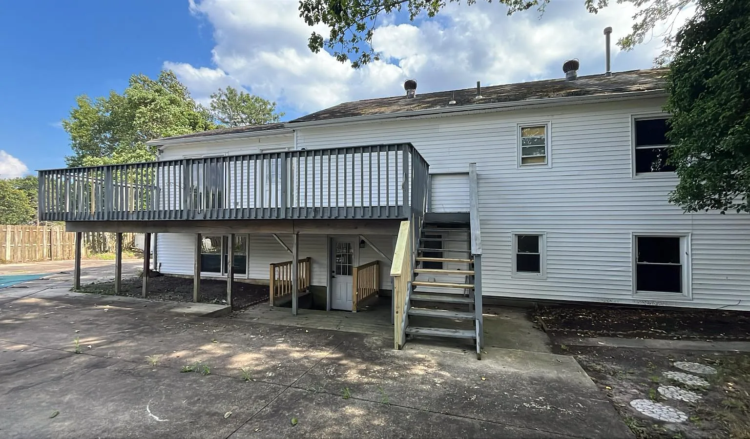 4 bed, 2136 sqft, $3,500 — Photo 2