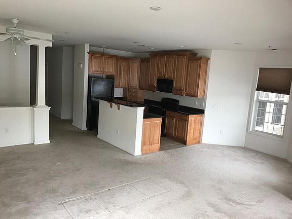 5th image of 302 N Twin Lakes Blvd