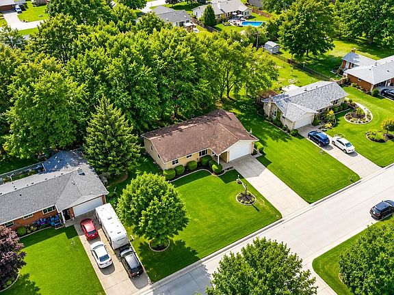 3rd image of 4002 E Saddle Dr