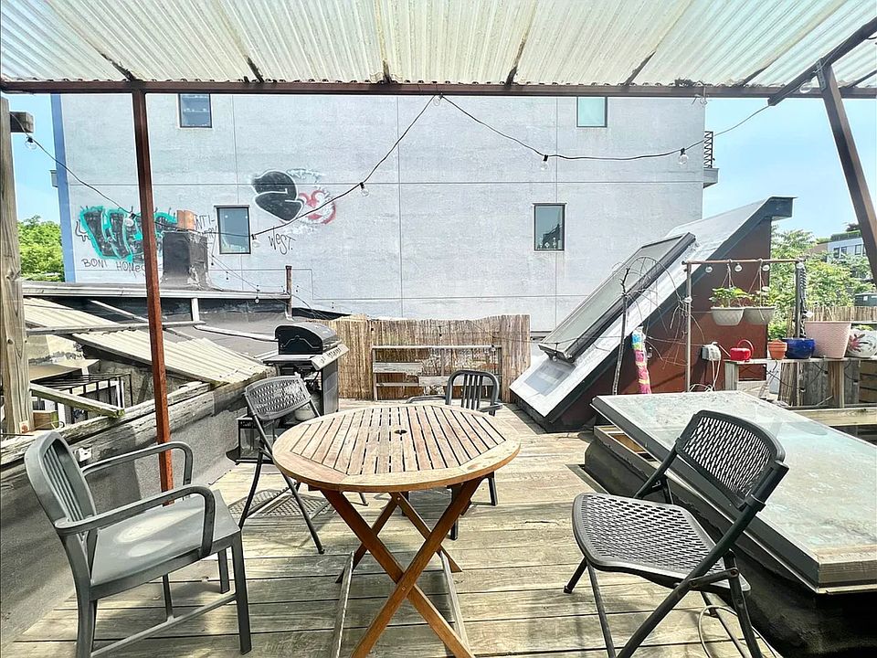 1st image of 164 Manhattan Ave #3