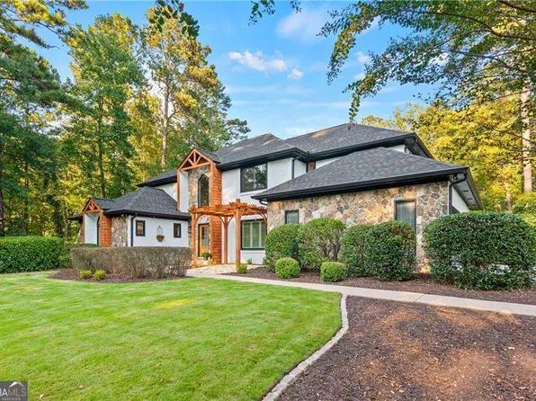8765 River Bluff Ln, Roswell, GA 30076