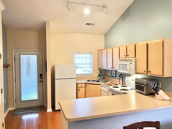 3rd image of 219 Eucalyptus Ln