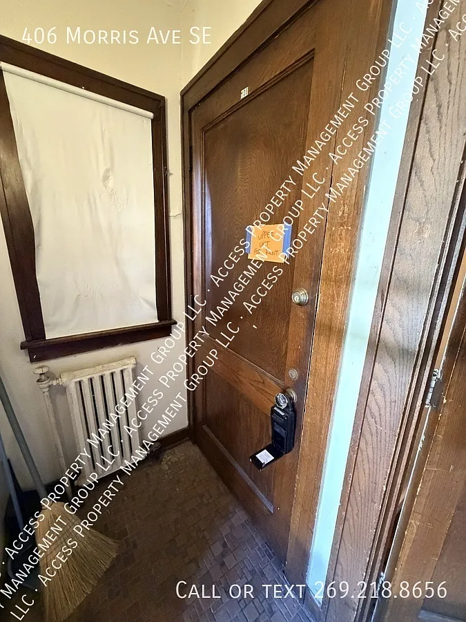 Three Bedroom Heritage Hill Unit on Morris Ave. — Photo 2