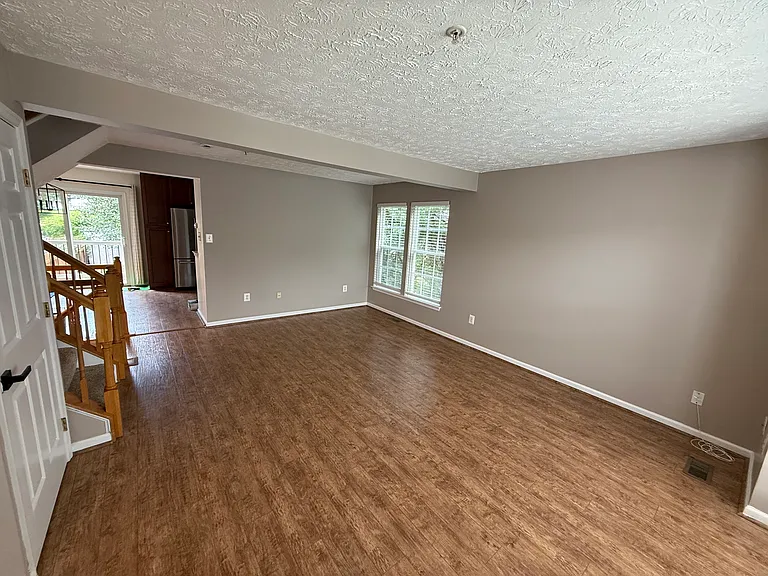 1097 Jeanett Way — Photo 11