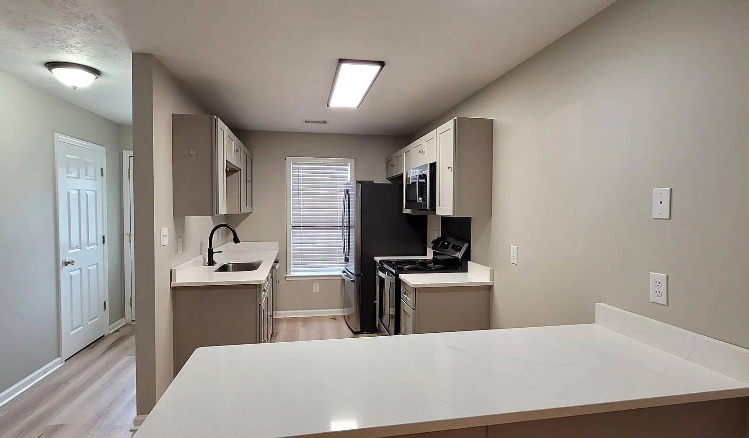 2 bed, 1096 sqft, $1,650 — Photo 4