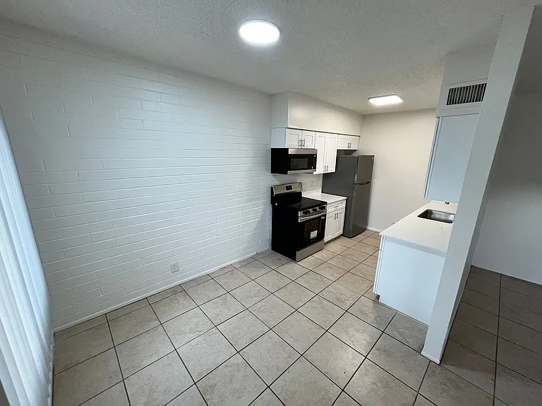 Catalina View Apartments — Photo 23