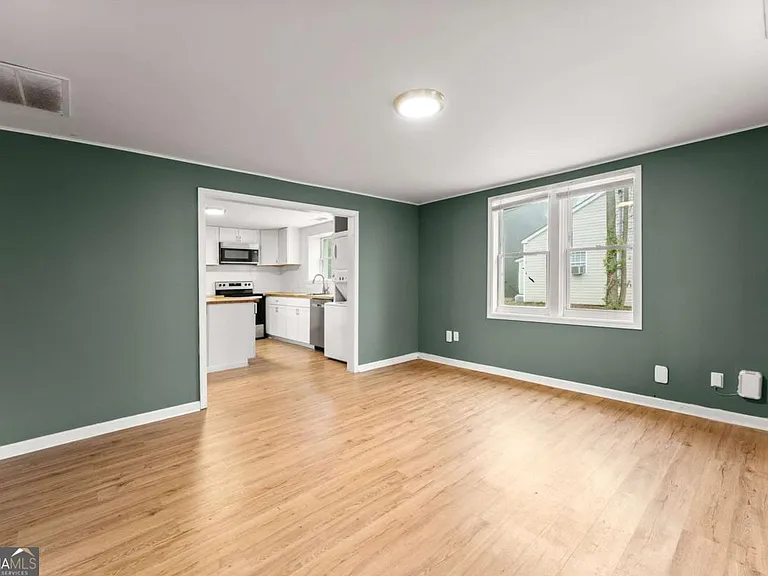 212 Walker Dr — Photo 4