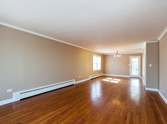 3rd image of 2749 W 94th St