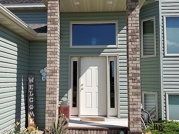 2nd image of 318 38th Ave E