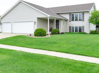 817 Berg Blvd SE, Stewartville, MN 55976