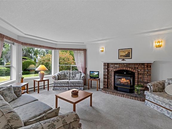 2nd image of 464 Quatsino Rd
