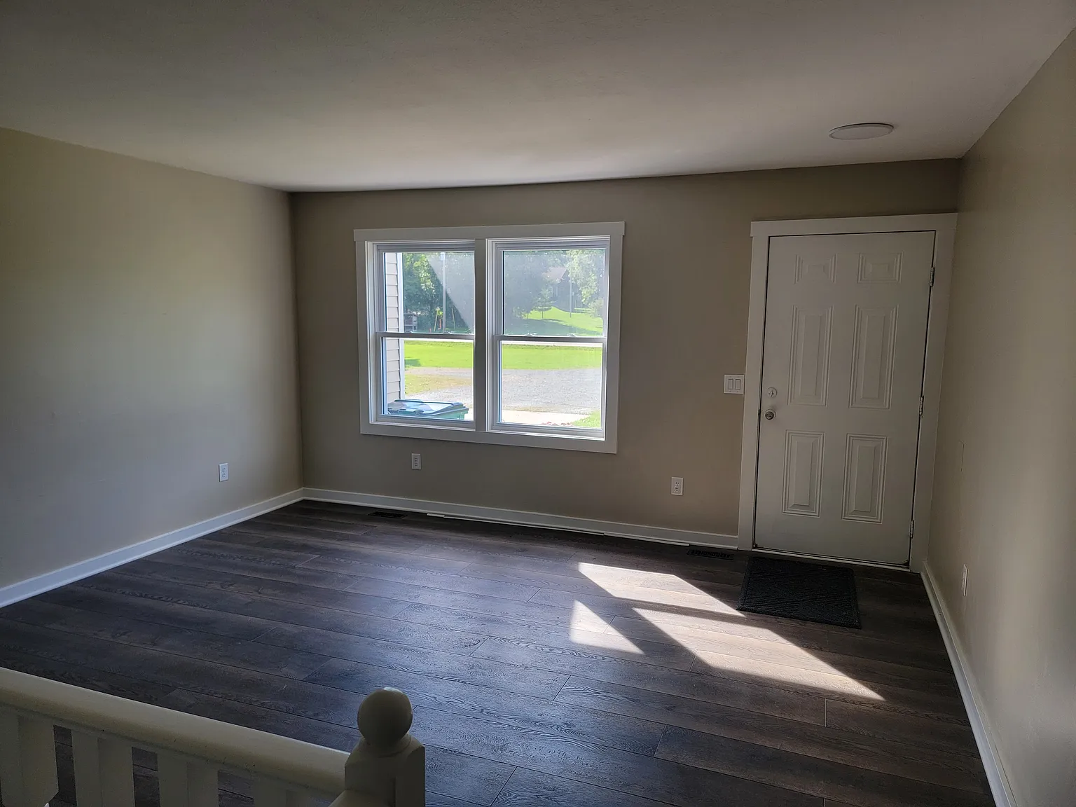 4 bed, 1.5 bath, 885 sqft, $1,850 — Photo 3