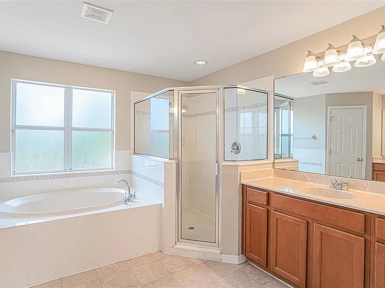 8602 Sandy Plains Dr — Photo 15