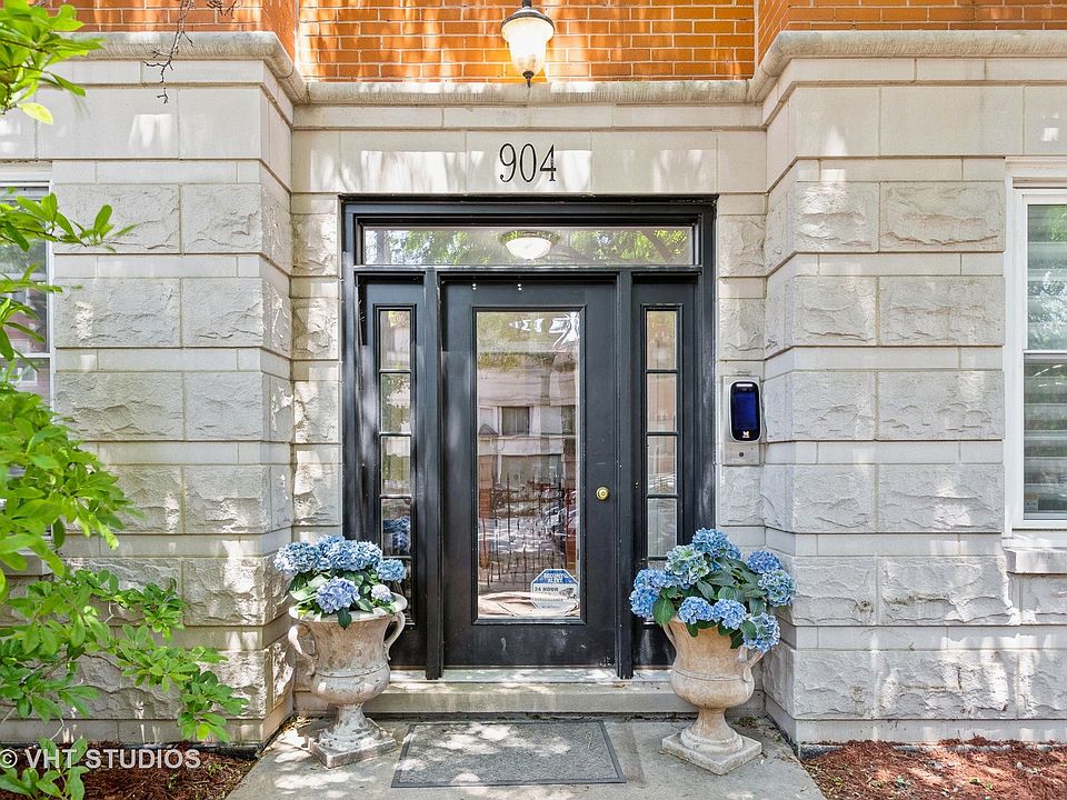 1st image of 904 W Diversey Pkwy APT 3E