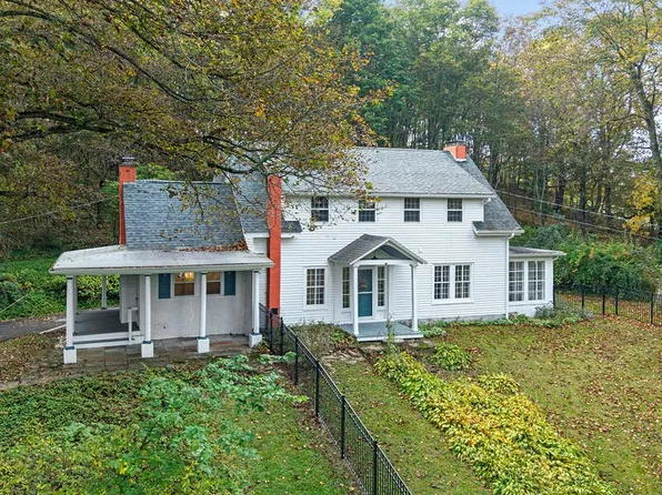 35 Maiden Ln, Cherry Valley, NY 13320
