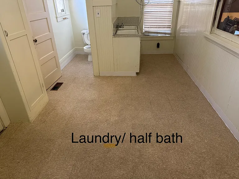547 N Baker St — Photo 3