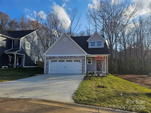 23 Red Ridge Ln, Black Mountain, NC 28711