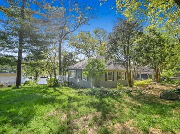 10482 N East Riverview Dr, Edgerton, WI 53534