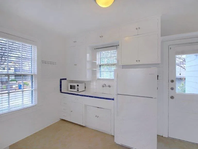 3211 Tom Green St — Photo 12