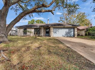 455 Capehill Dr, Webster, TX 77598