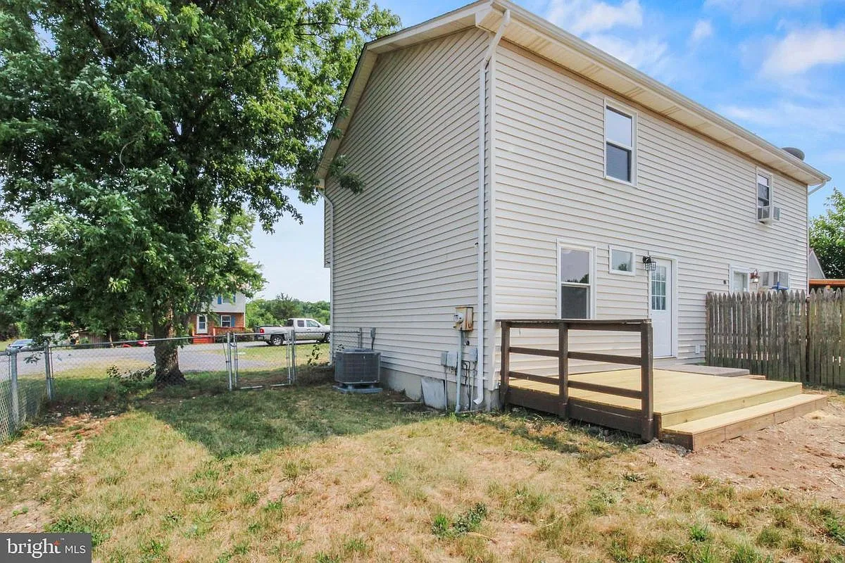 2 bed, 1.0 bath, 990 sqft, $1,650 — Photo 3
