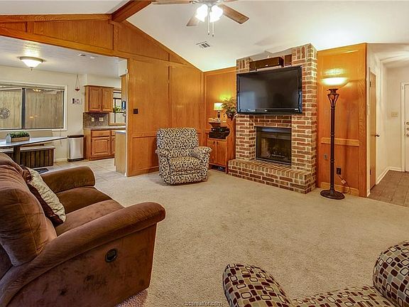 4th image of 2810 Wilderness Dr S
