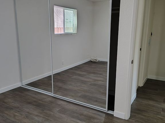 4th image of 4027 32nd St APT 4