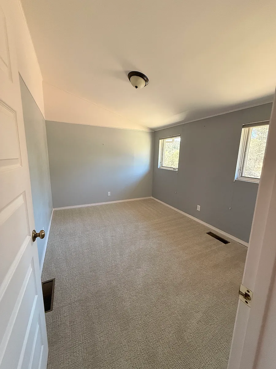 Upstairs bedroom with walk in cloest - 3117 Angus Dr