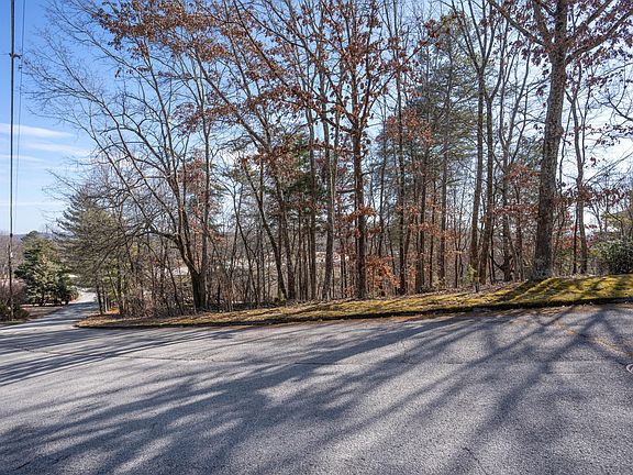 4th image of 23 Pine Marr Ln