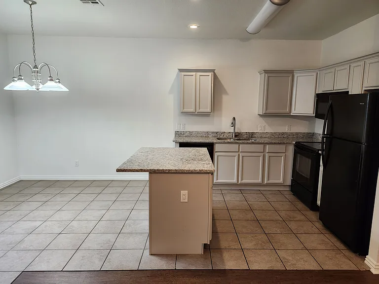 790 W Breeze Cv — Photo 8