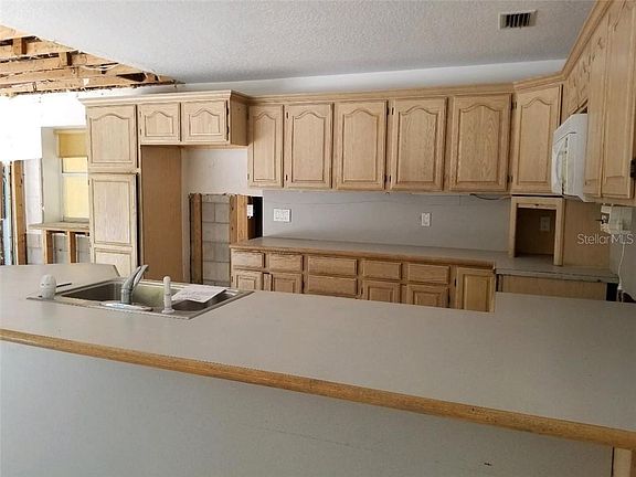 4th image of 170 Faubel St