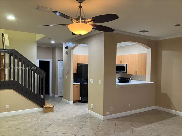 2143 SW 99th Way, Miramar, FL 33025