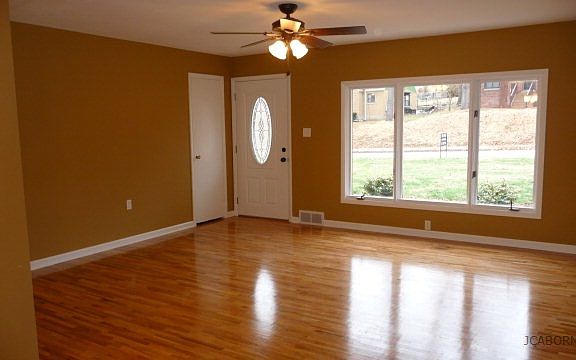 5th image of 1522 Hayselton Dr