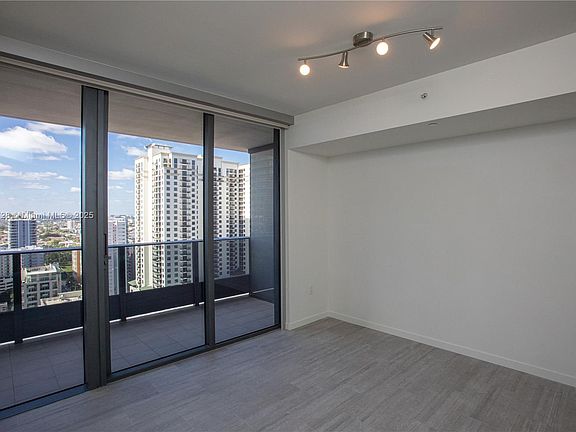 5th image of 1000 Brickell Plz #2610
