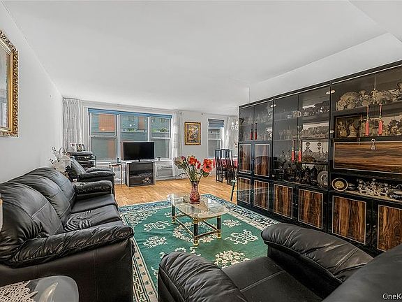 4th image of 2736 Independence Ave APT 2B