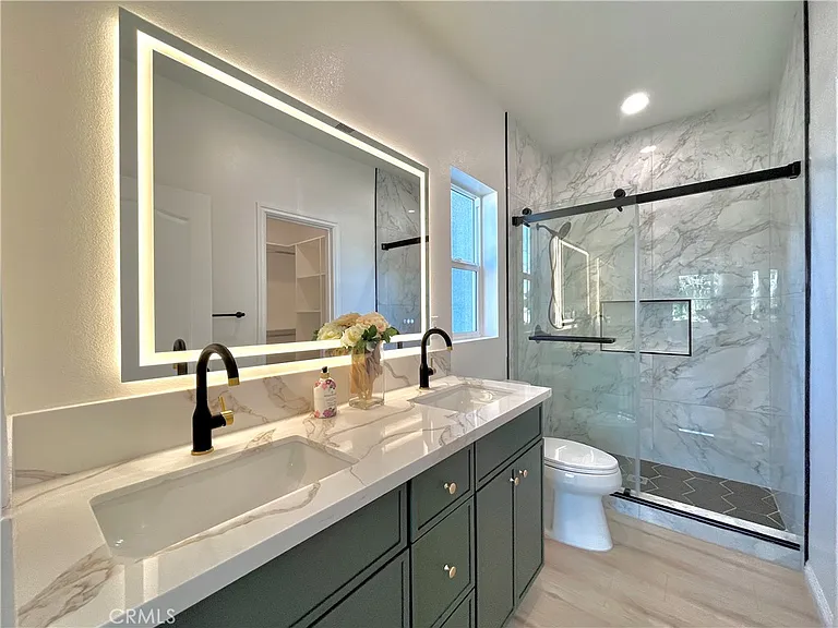 938 E Sandra Ave — Photo 21