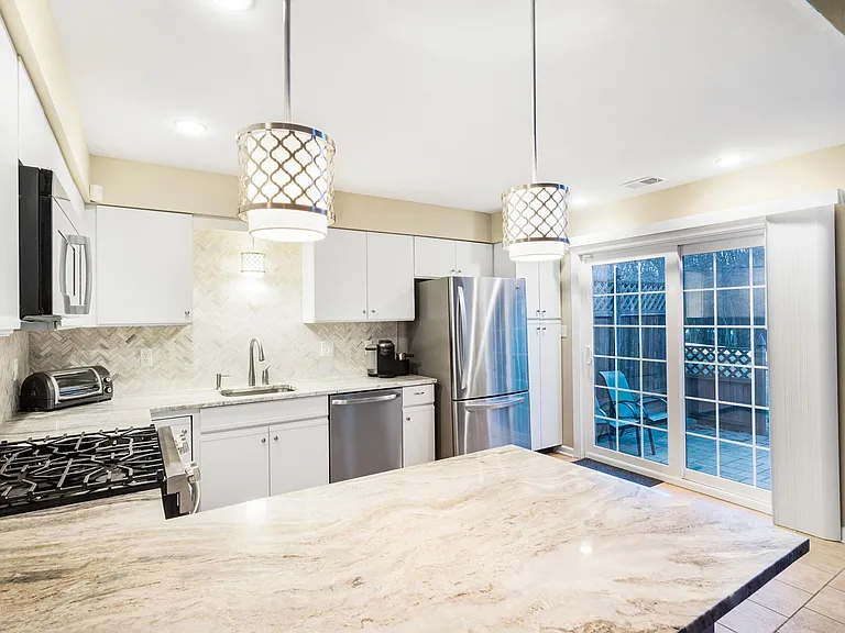 2802 Johnson Cir — Photo 9