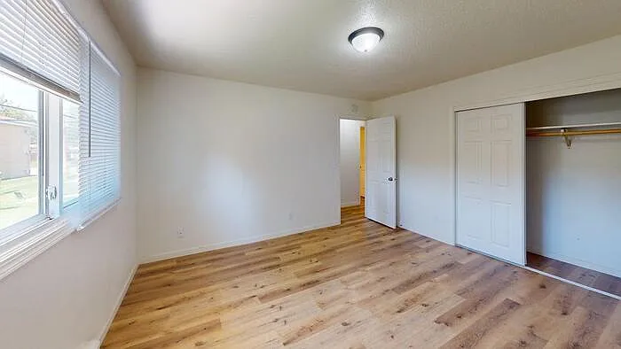 2 bed, 1.0 bath, $1,095 — Photo 3