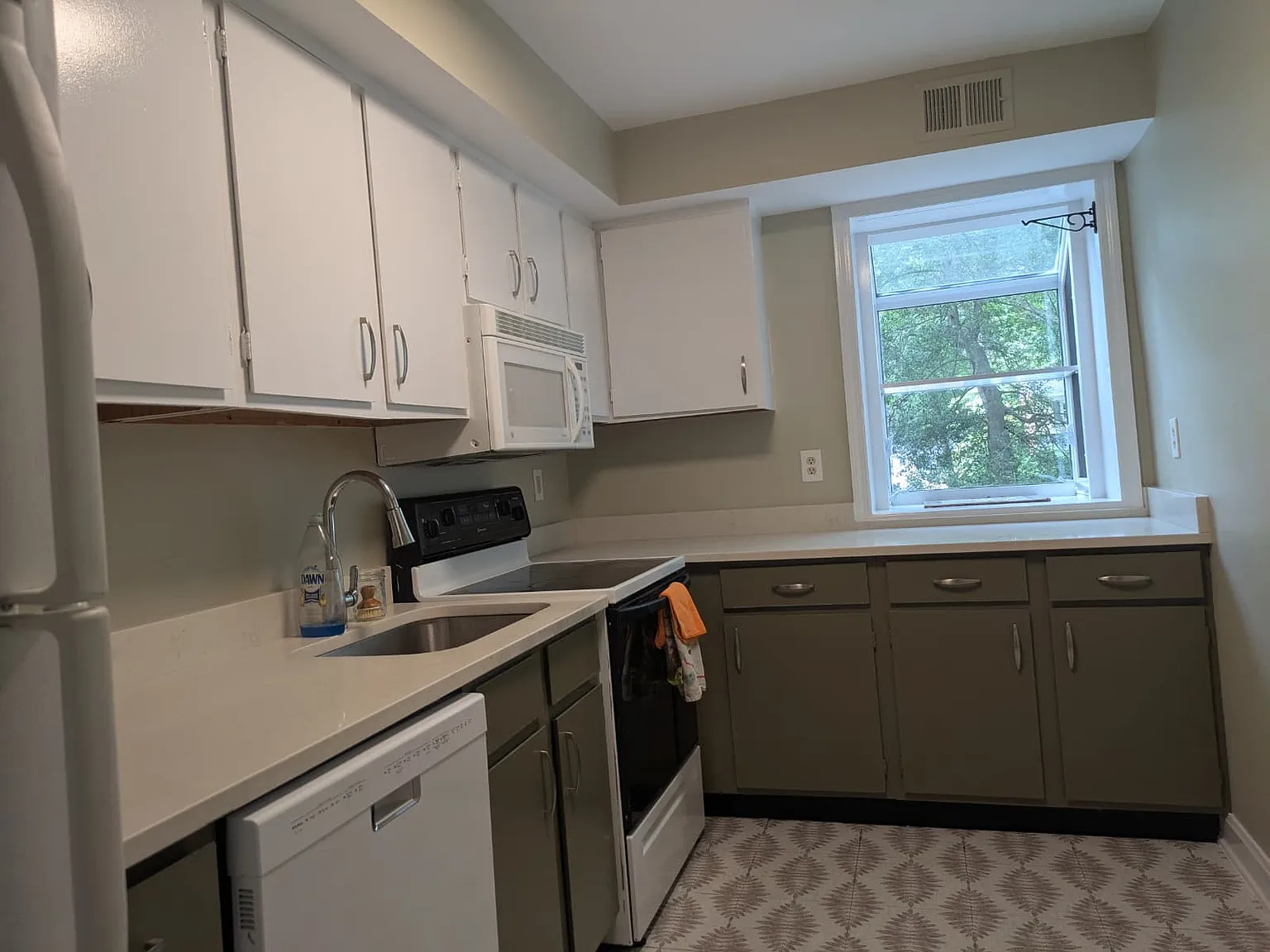 3 bed, 2.5 bath, 1565 sqft, $3,200 — Photo 4