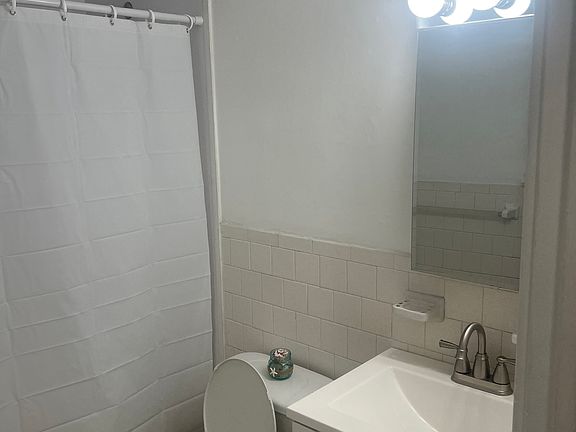4th image of 310 Copeland St #34