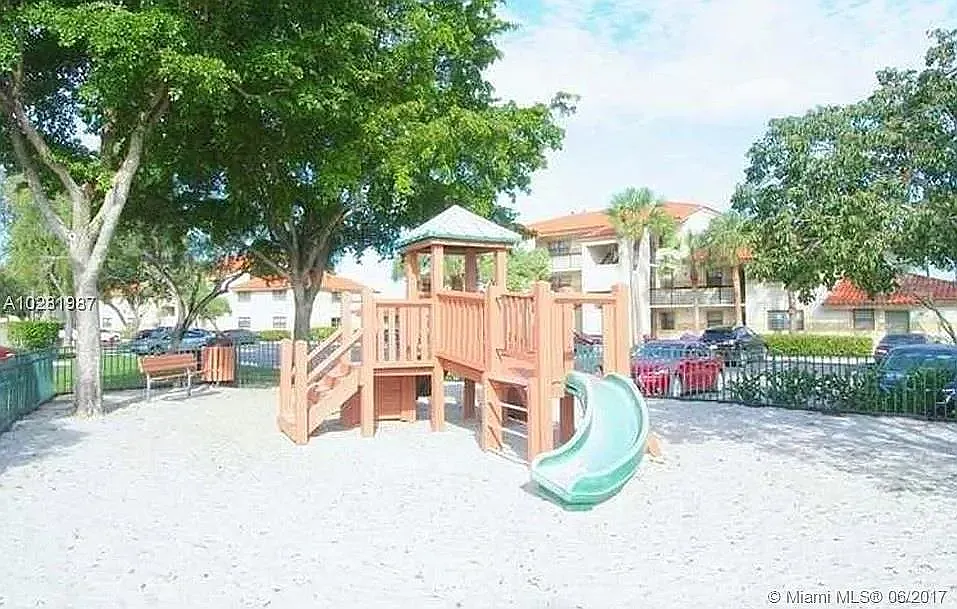 2 bed, 986 sqft, $1,995 — Photo 4