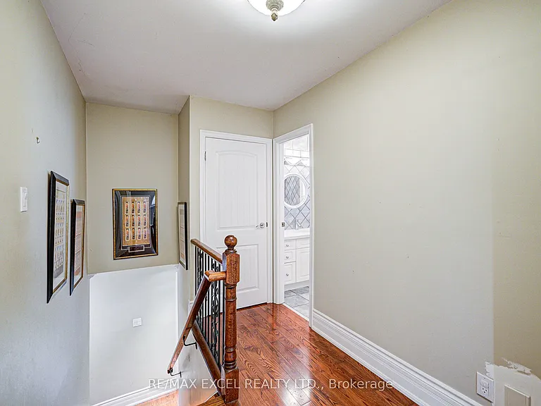 108 Babcombe Dr — Photo 25