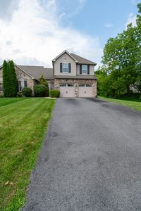 835 Spring White Dr, Breinigsville, PA, 18031