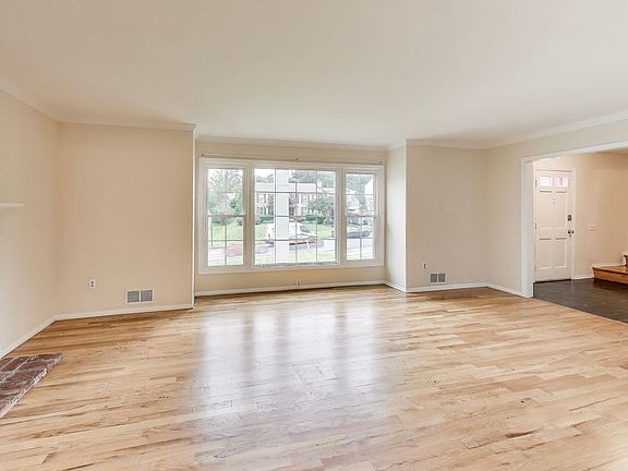 4th image of 8709 Sleepy Hollow Ln