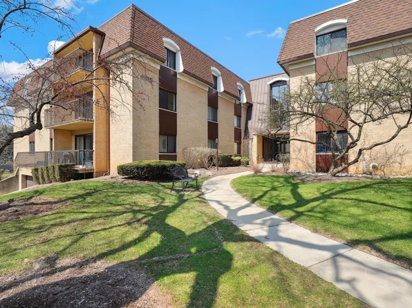 1105 N Mill St APT 215, Naperville, IL 60563