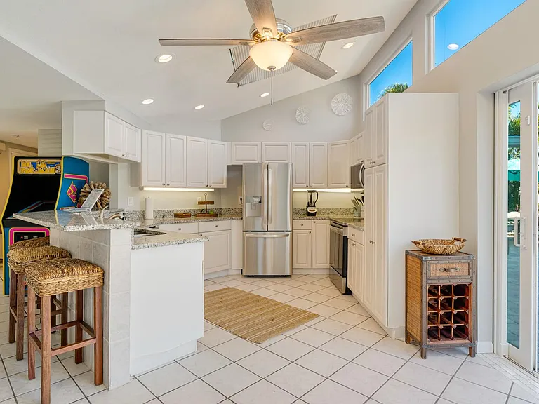 339 Avenida De Paradisio — Photo 15