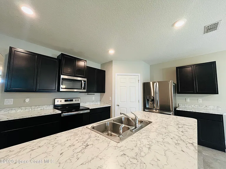 420 Sorrento Dr — Photo 6