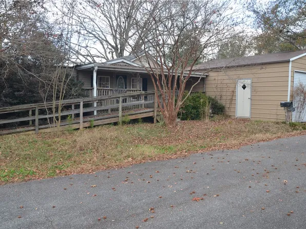 101 Mauldin Cir, Iva, SC 29655