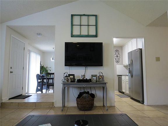 5th image of 2112 Skylark Dr